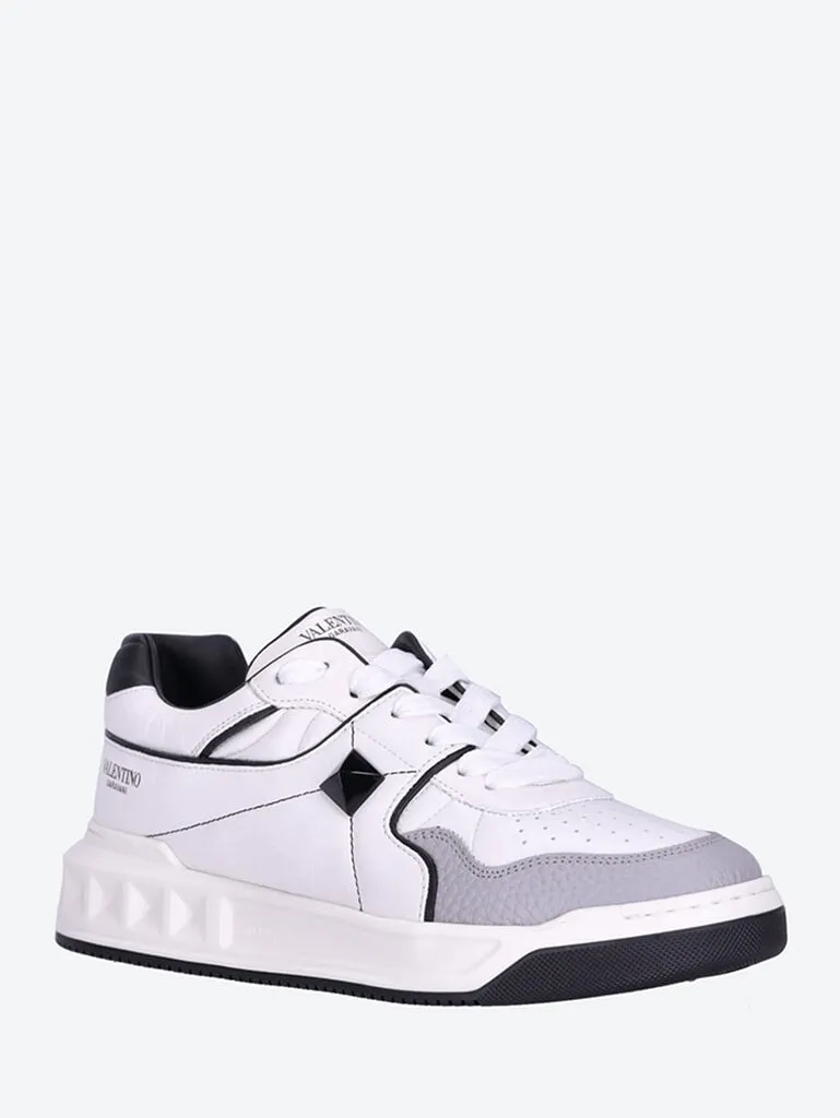 One stud leather sneakers